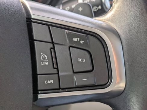 Used 2019 Land Rover Discovery Sport SE image 22