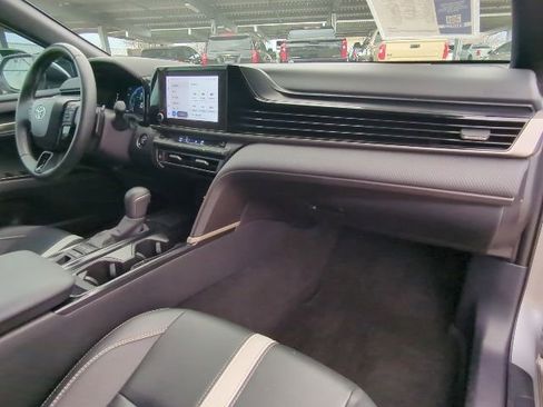 Used 2025 Toyota Camry SE image 23