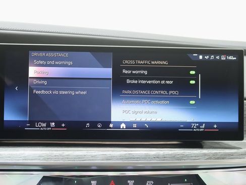 Used 2024 BMW 740i xDrive w/ Premium Package 2 AWD/4WD image 23