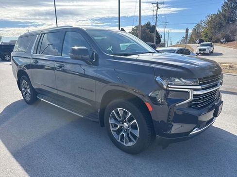 Used 2024 Chevrolet Suburban LT w/ Luxury Package image 1