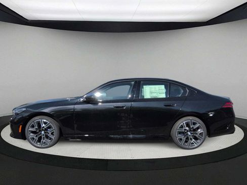 Used 2027 BMW 530i xDrive w/ M Sport Package AWD/4WD image 5