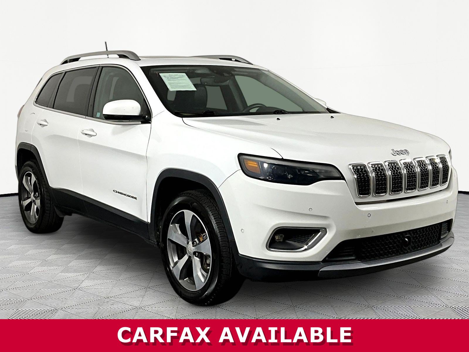 Used 2019 Jeep Cherokee Limited w/ Luxury Group AWD/4WD image 3