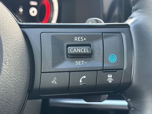 Used 2023 Nissan Pathfinder Platinum image 41