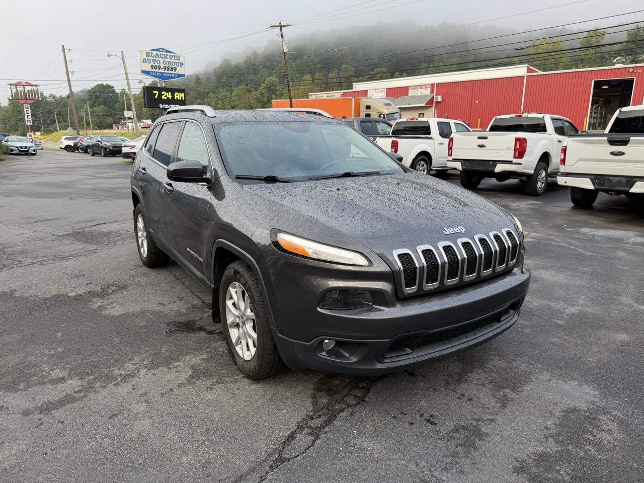Used 2015 Jeep Cherokee Latitude w/ Comfort/Convenience Group AWD/4WD image 3