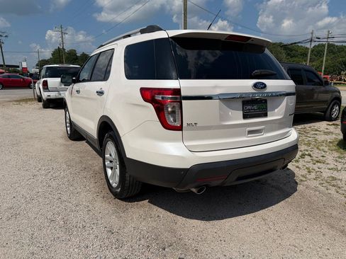 Used 2015 Ford Explorer XLT w/ Equipment Group 202B FWD image 3