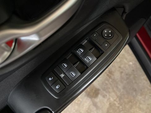 Used 2014 Jeep Cherokee Latitude w/ Comfort/Convenience Group AWD/4WD image 16