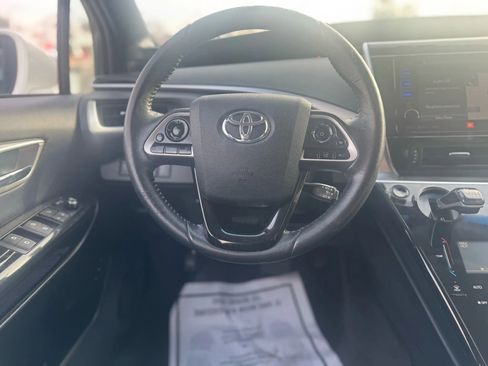 Used 2017 Toyota Mirai image 14