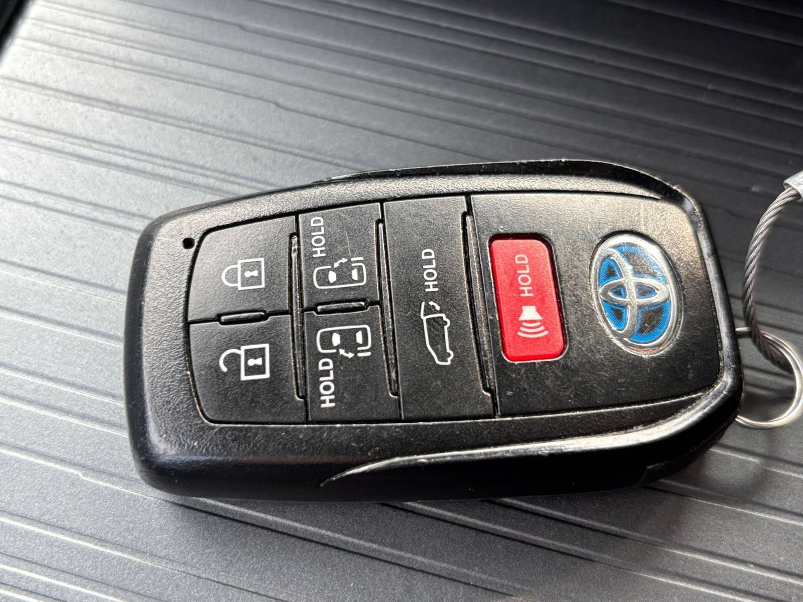 Used 2025 Toyota Sienna XLE FWD image 20
