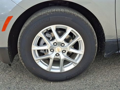 Used 2024 Chevrolet Equinox LT FWD image 32