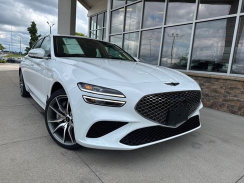 Used 2025 Genesis G70 2.5T AWD/4WD image 2