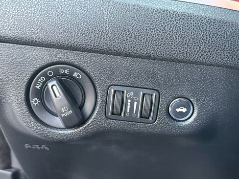 Used 2014 Chrysler 300 AWD w/ Driver Convenience Group image 32