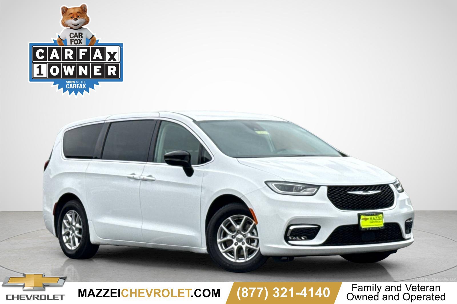 Used 2024 Chrysler Pacifica Touring-L FWD image 1