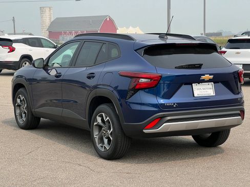 Used 2024 Chevrolet Trax LT w/ Driver Confidence Package FWD image 41