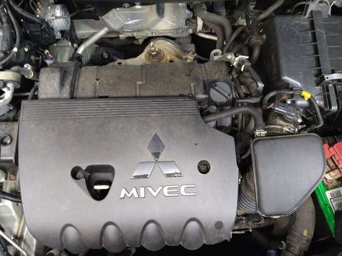 Used 2018 Mitsubishi Outlander SE image 30