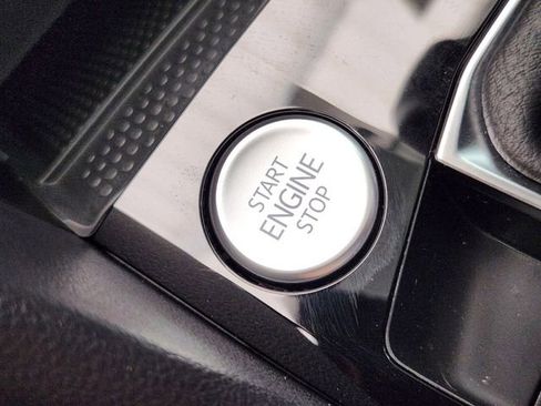 New 2024 Volkswagen Taos SE image 16