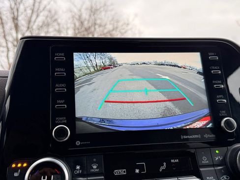 Used 2022 Toyota Highlander XLE image 25