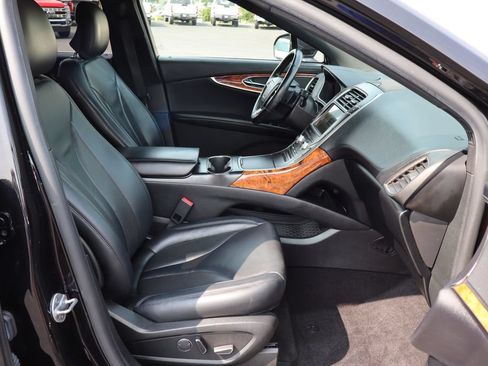Used 2019 Lincoln Nautilus Select AWD/4WD image 34