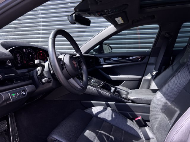 Certified 2025 Porsche Panamera RWD image 4