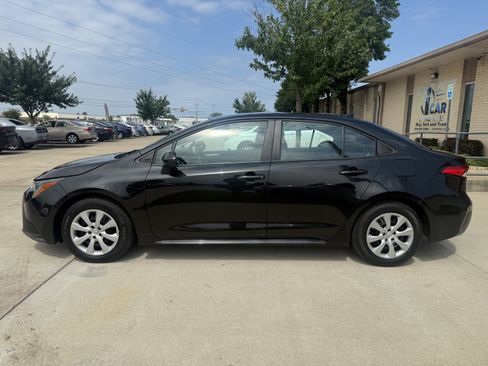 Used 2022 Toyota Corolla LE FWD image 4