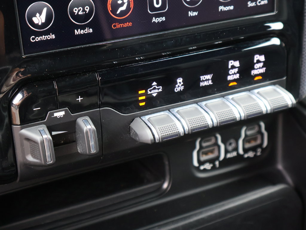 Used 2020 RAM 1500 Limited w/ Black Appearance Package RWD image 37