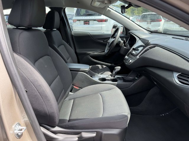 Used 2025 Chevrolet Malibu LT FWD image 12