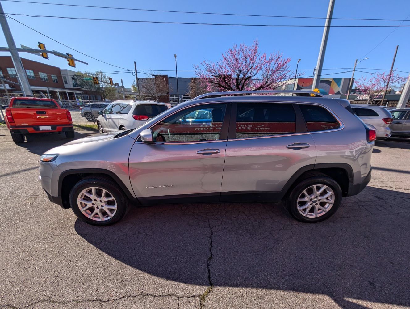Used 2018 Jeep Cherokee Latitude FWD image 9