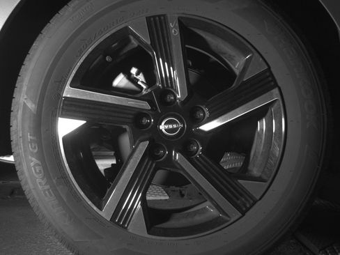 Used 2025 Nissan Sentra SV image 15