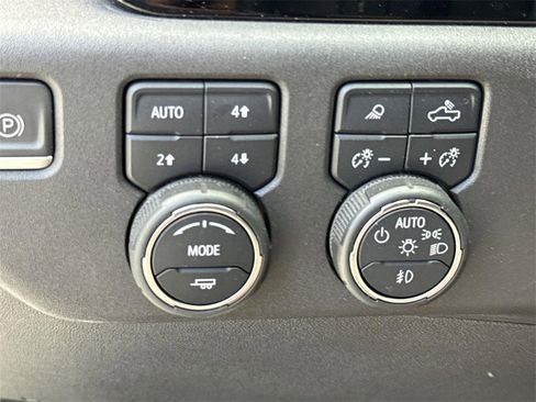 Used 2022 Chevrolet Silverado 1500 LT Trail Boss w/ Convenience Package II image 16