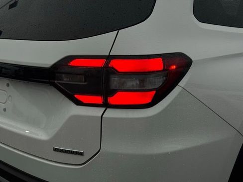 Used 2024 Honda Pilot Touring image 6