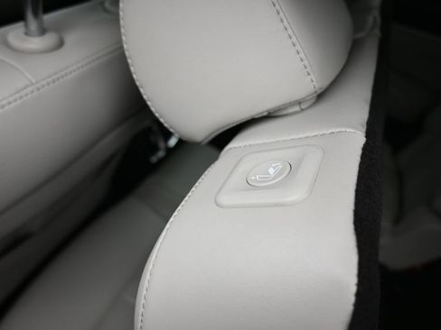 Used 2023 Kia Sorento S FWD image 37