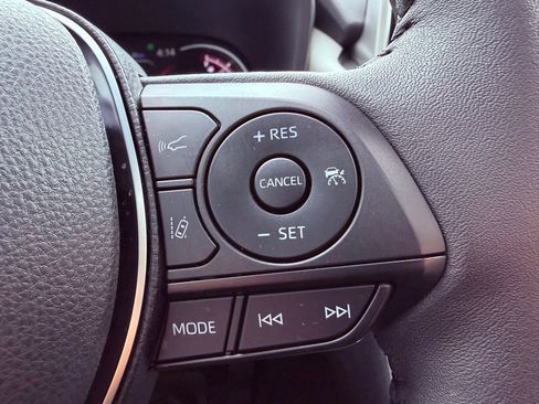 Used 2025 Toyota RAV4 XLE Premium image 23