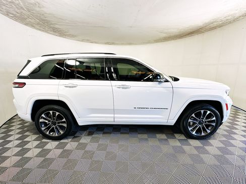Used 2023 Jeep Grand Cherokee Overland w/ Luxury Tech Group IV RWD image 2