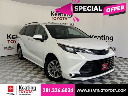 Certified 2024 Toyota Sienna XLE FWD image 2
