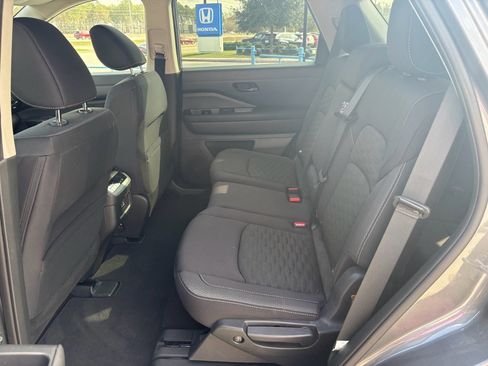 Used 2024 Nissan Pathfinder SV image 27