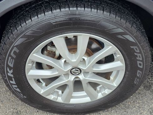 Used 2020 Nissan Rogue SV image 29