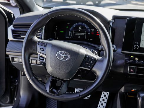 Used 2025 Toyota Camry SE FWD image 31