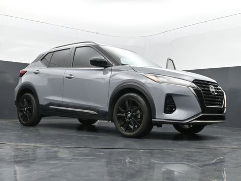 Used 2023 Nissan Kicks SR w/ SR Premium Package FWD image 41