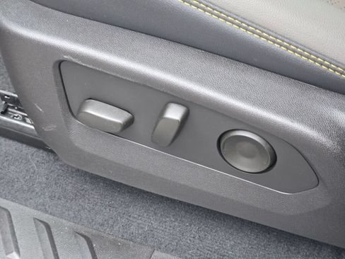 Certified 2024 Chevrolet Colorado ZR2 w/ ZR2 Convenience Package III AWD/4WD image 30