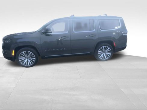 Used 2022 Jeep Grand Wagoneer Series III w/ Flexible Seating Group image 4