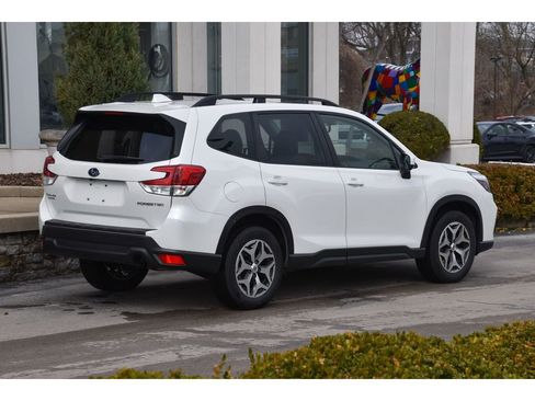 Used 2020 Subaru Forester Premium image 4