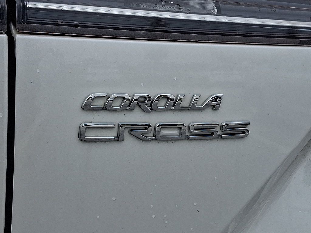 Used 2023 Toyota Corolla Cross XLE w/ Convenience Package AWD/4WD image 11