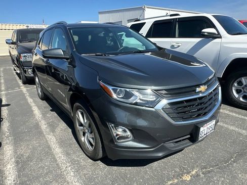 Used 2018 Chevrolet Equinox LT FWD image 2