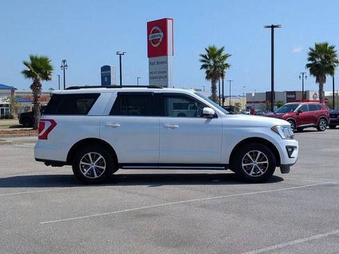 Used 2018 Ford Expedition XLT w/ Equipment Group 202A RWD image 8