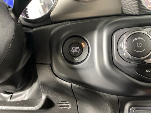 Used 2022 Jeep Gladiator Sport AWD/4WD image 26
