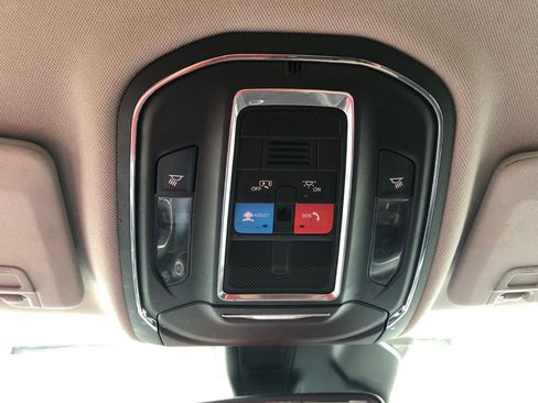 Used 2023 Jeep Grand Cherokee Laredo AWD/4WD image 19
