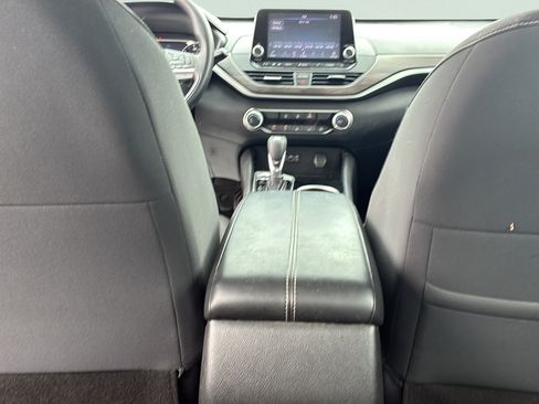 Used 2024 Nissan Altima 2.5 SV FWD image 17