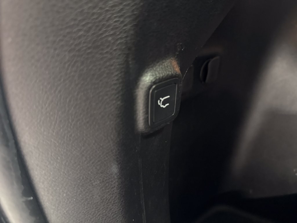 Used 2020 Jeep Cherokee Limited FWD image 41