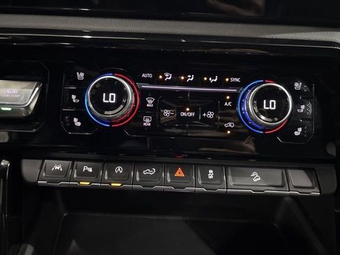 Used 2025 GMC Sierra 1500 AT4 image 25