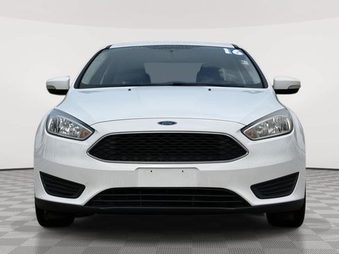 Used 2016 Ford Focus SE w/ Reverse Sensing Package FWD image 2