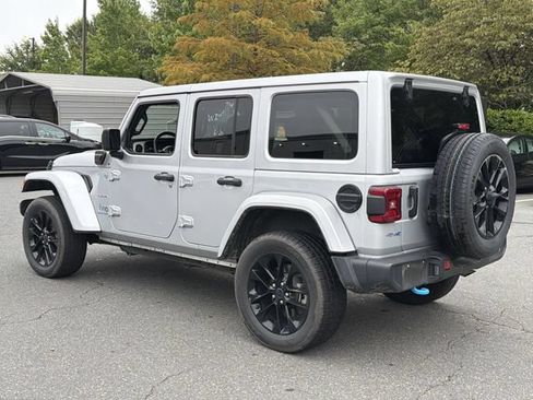 Used 2024 Jeep Wrangler Unlimited Sahara AWD/4WD image 3